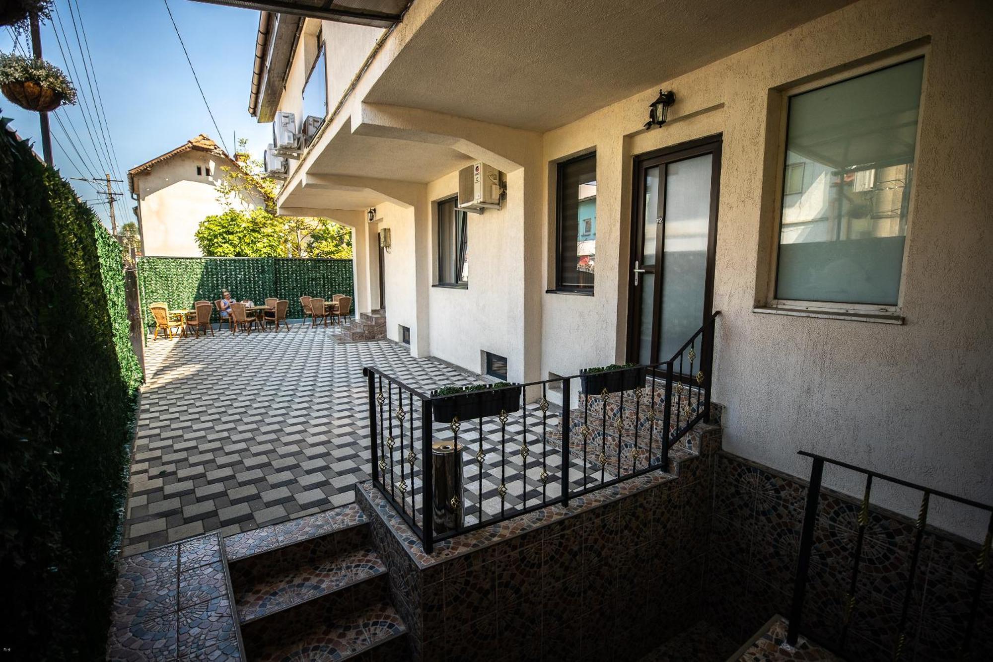 Nelana Hostel Cluj-Napoca Exterior photo
