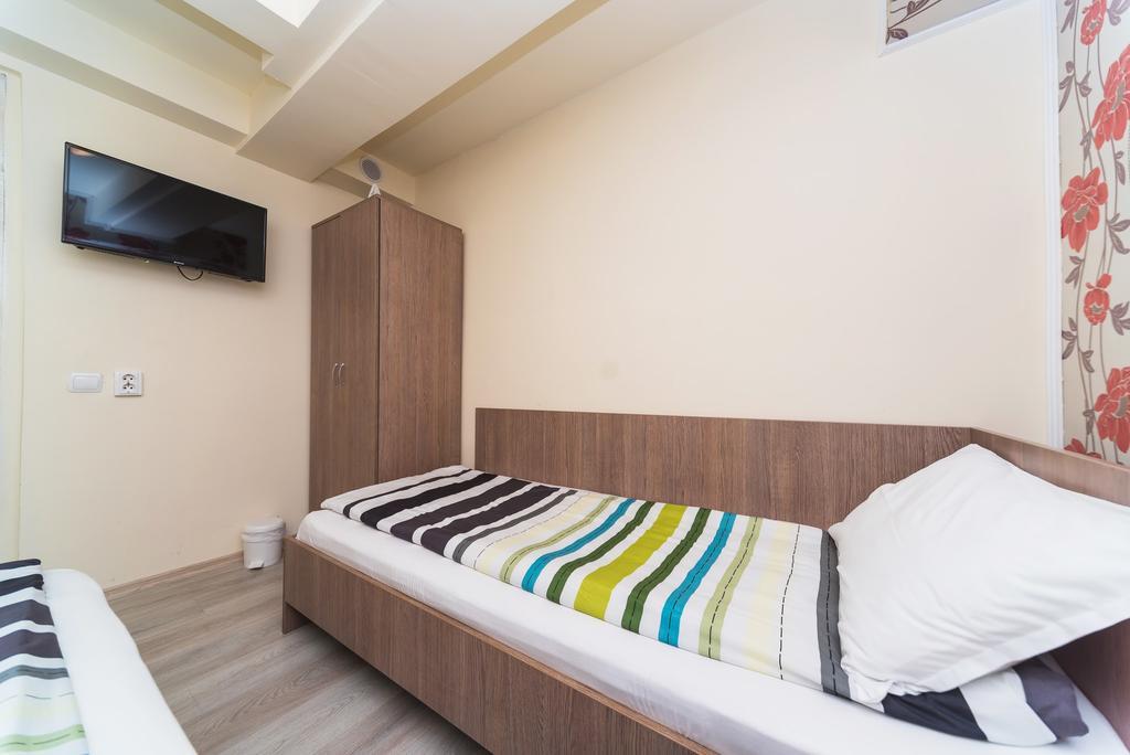 Nelana Hostel Cluj-Napoca Exterior photo