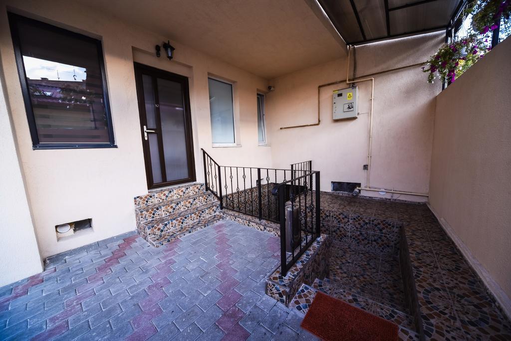 Nelana Hostel Cluj-Napoca Exterior photo